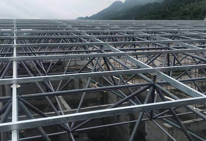 新泰仁怀冠英学校艺体楼网架